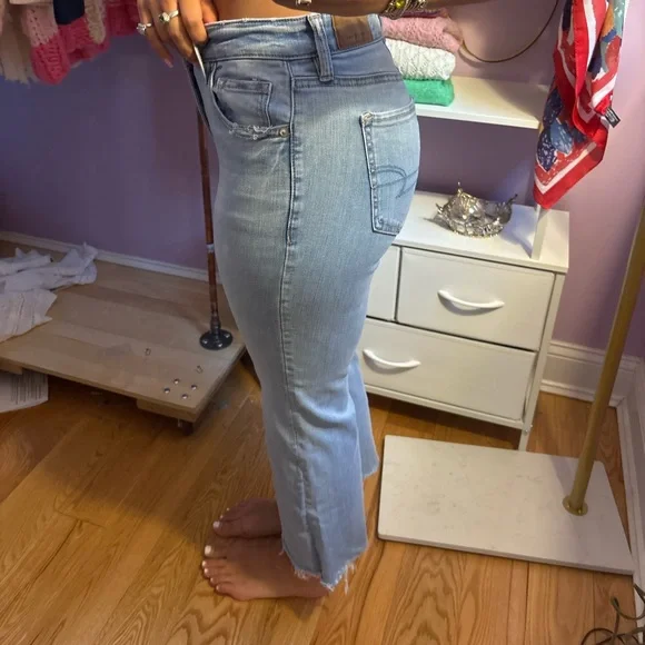 American Eagle Outfitters Light Wash Cropped bootcut Jeans - Picture 2 of 9